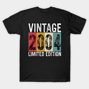 19 Years Old Vintage 2004 Limited Edition 19th Birthday gift T-Shirt